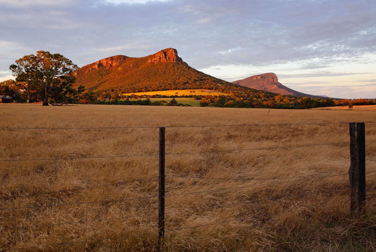 Bergkette im Sonnenuntergang im Grampians Nationalpark, Victoria