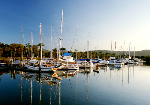 Boot im Hafen Port Douglas Queensland